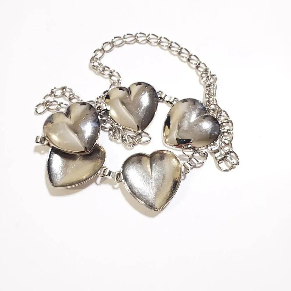 Y2K Women’s Silver Heart Chain Belt